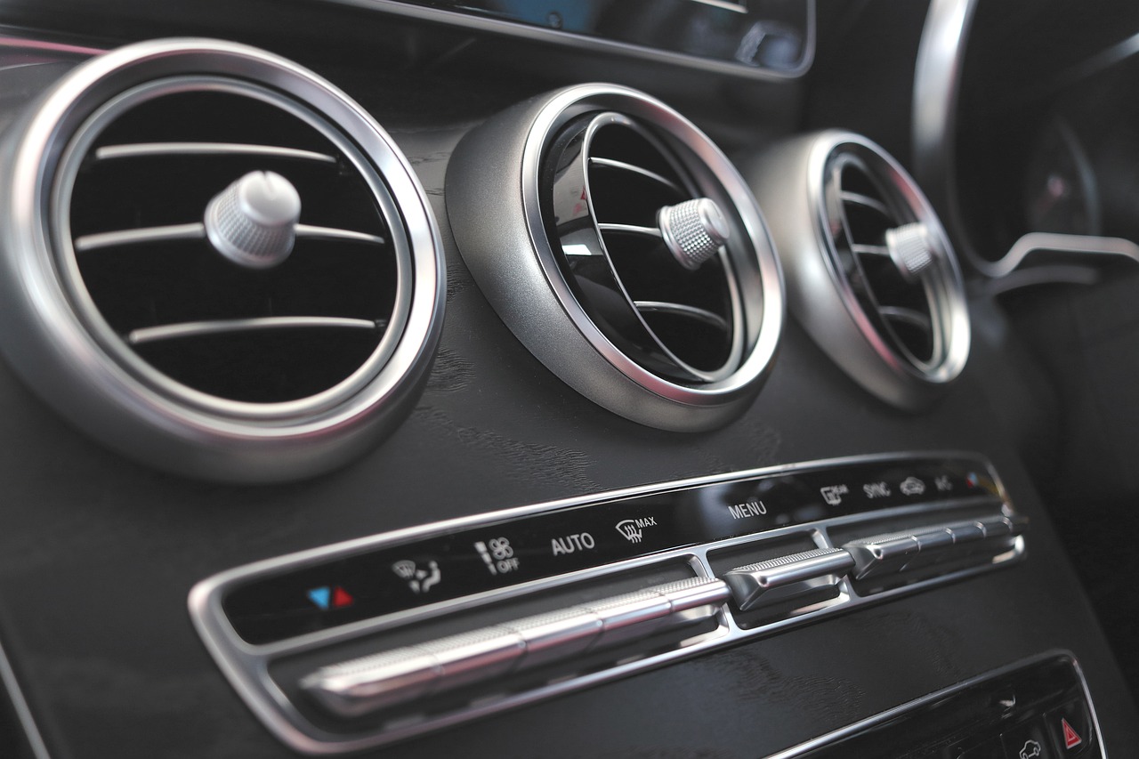 Zestawy do napełniania klimatyzacji – wybierz odpowiedni dla swojego pojazdu