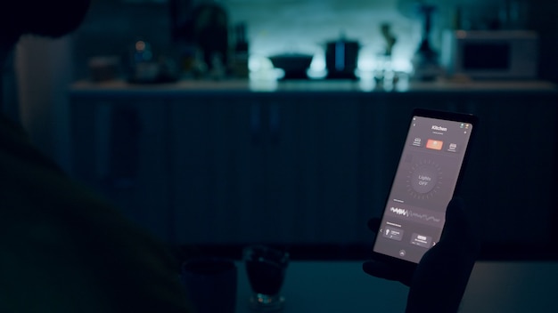 Nowoczesne technologie w inteligentnym oświetleniu domowym: jak poprawić komfort i bezpieczeństwo?